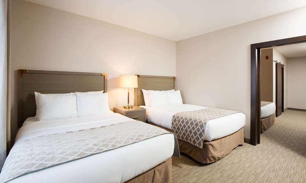 Pomeroy Hotel Форт-МакМеррей Номер фото