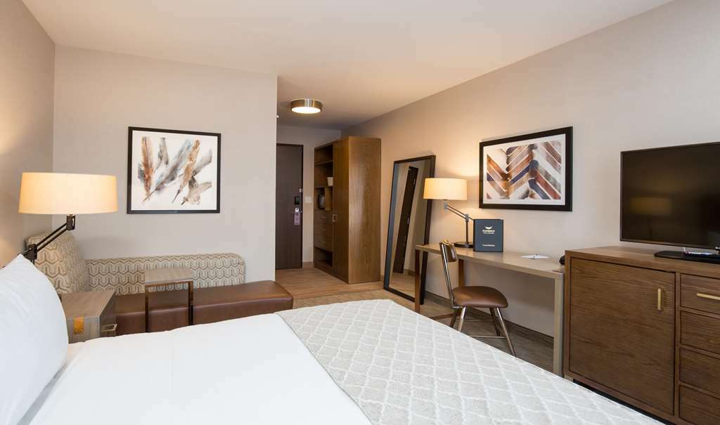 Pomeroy Hotel Форт-МакМеррей Номер фото