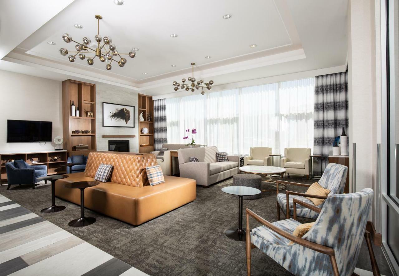Pomeroy Hotel Форт-МакМеррей Екстер'єр фото